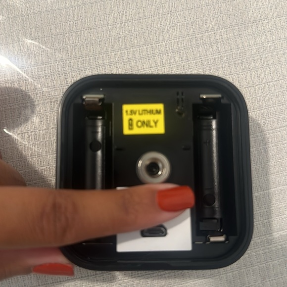 Blink outdoor wireless camera set - batteries not included in sell - Picture 3 of 6